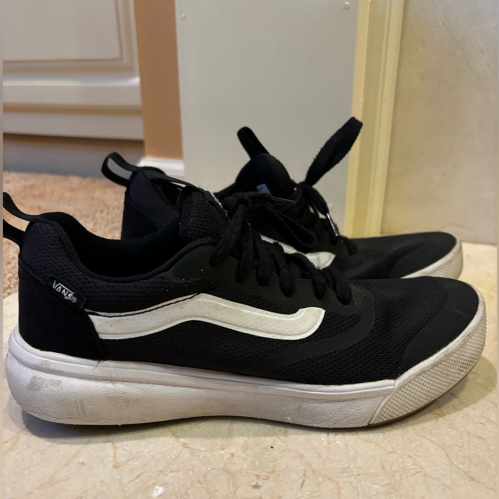 Vans Ultrarange black sneakers, size 8.5